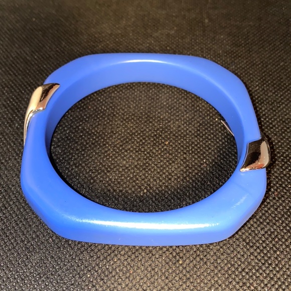 MONET BLUE PLASTIC BANGLE BRACELET VINTAGE - Picture 2 of 8